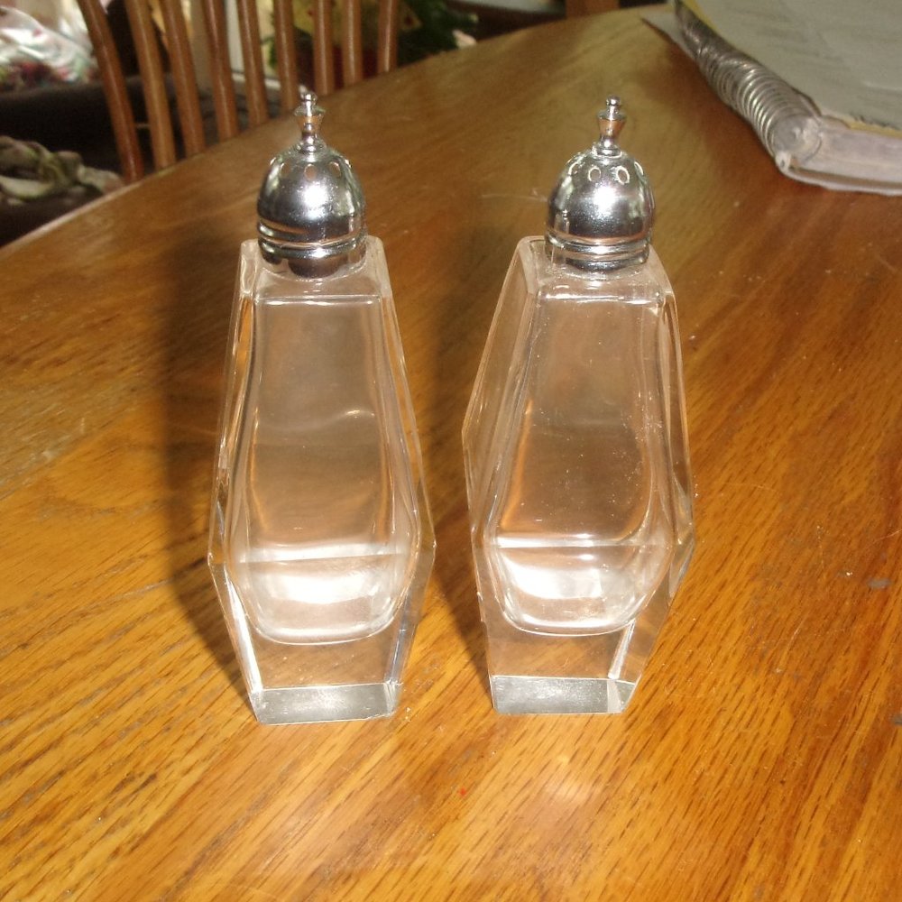 Salt pepper shakers set heavy lucite tall